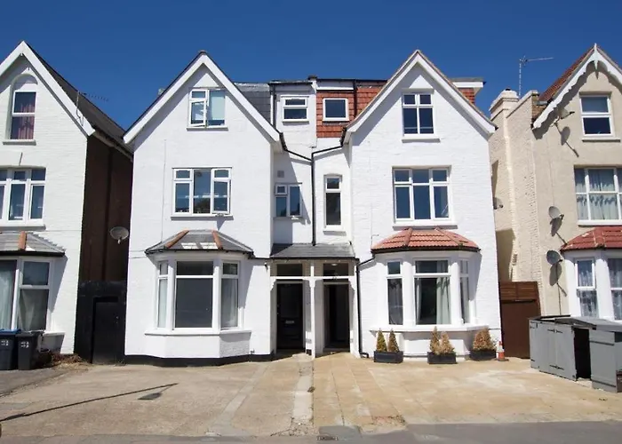 Stylish 1 Bed Flat With Private Terrace In Wimbledon - 3 The Queens
